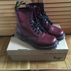 Women's Doc Marten's boots (cherry red rouge)